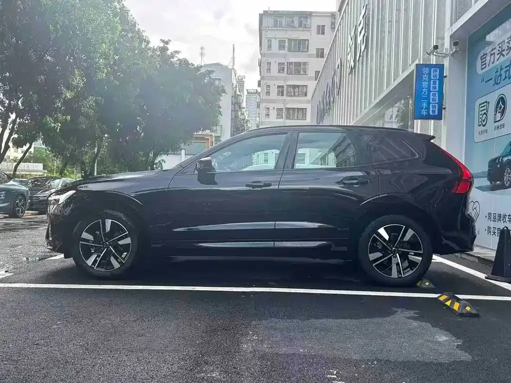 Volvo XC60 — фото 9