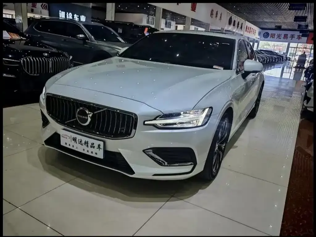 Volvo S60 — фото 1
