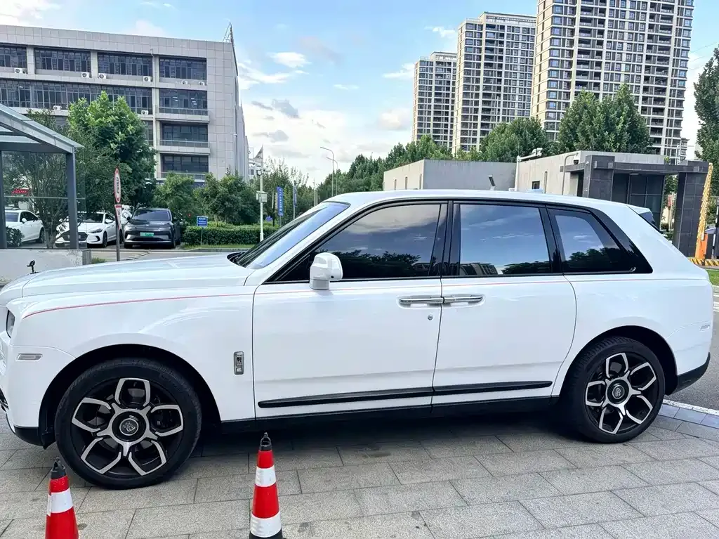 Rolls-Royce Cullinan — фото 10