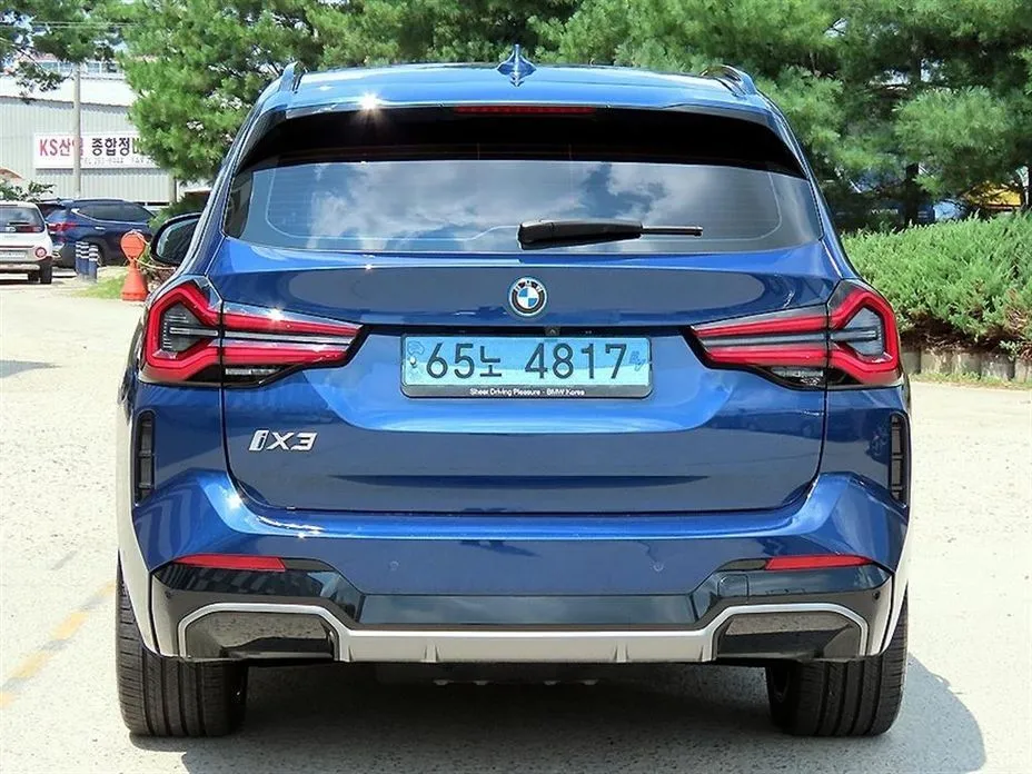 BMW iX3 — фото 7