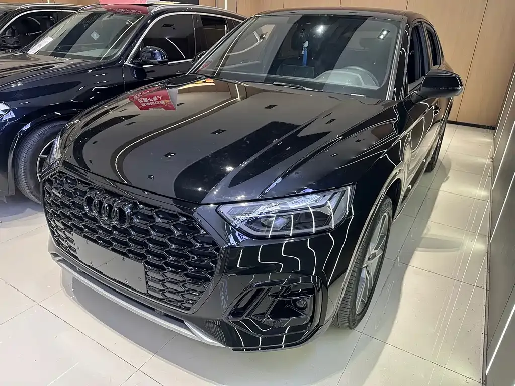 Audi Q5L Sportback — фото 1