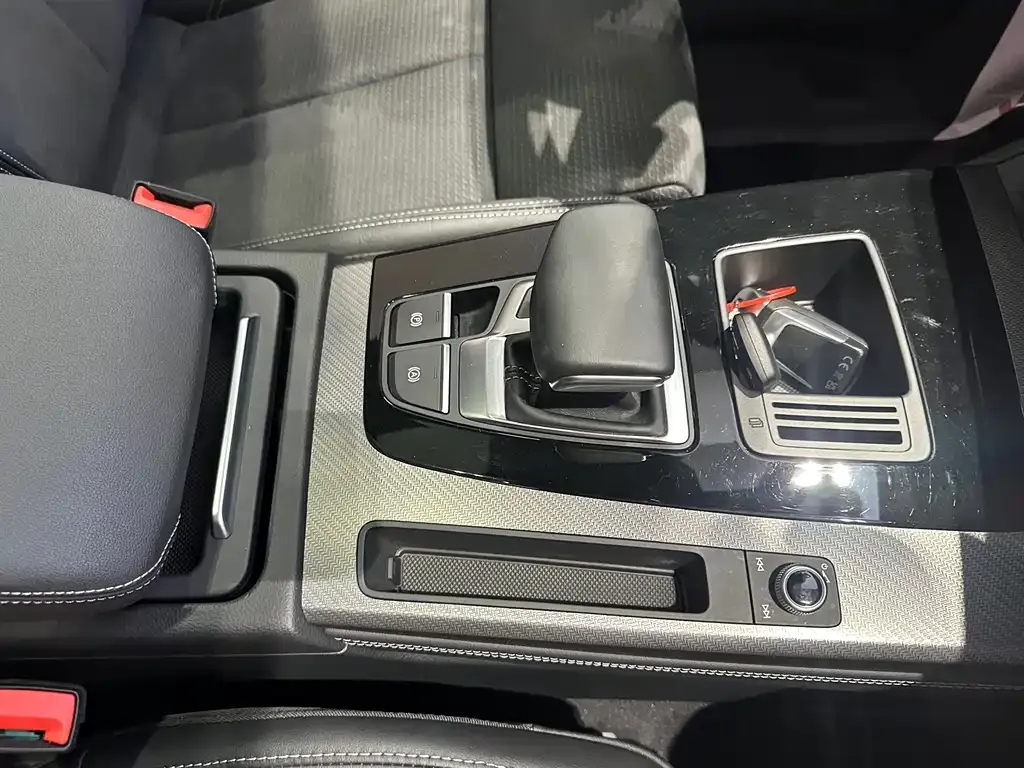 Audi Q5L Sportback — фото 3