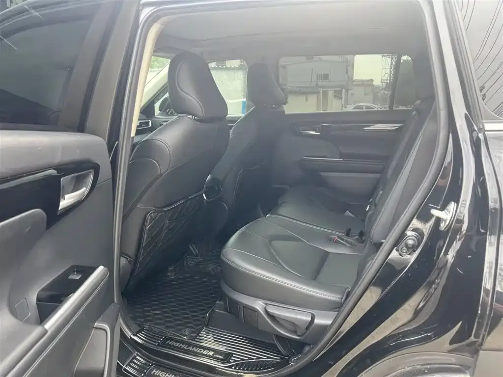 Toyota Highlander — фото 2