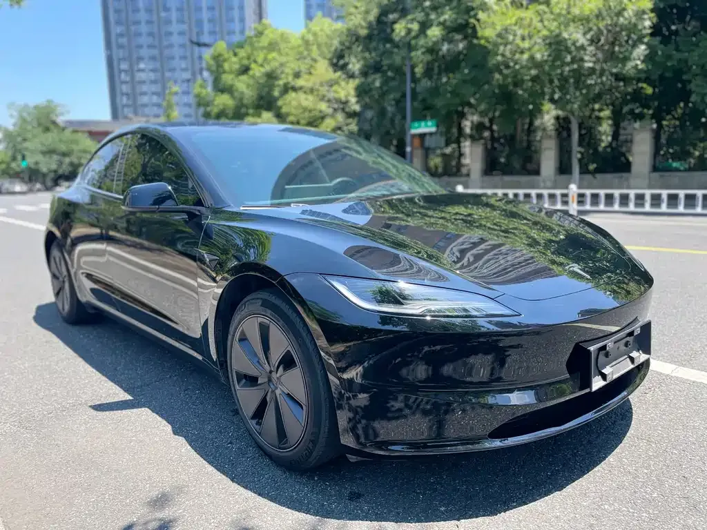 Tesla Model 3 — фото 4