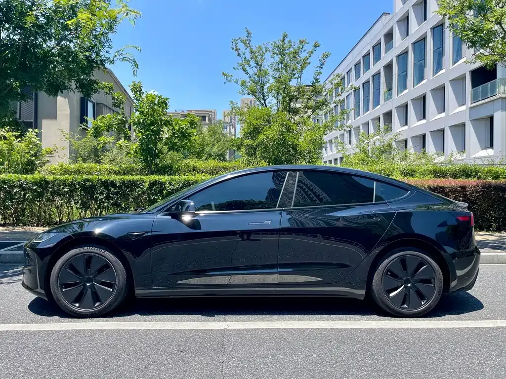 Tesla Model 3 — фото 6