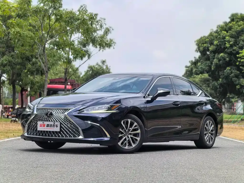 Lexus ES — фото 1