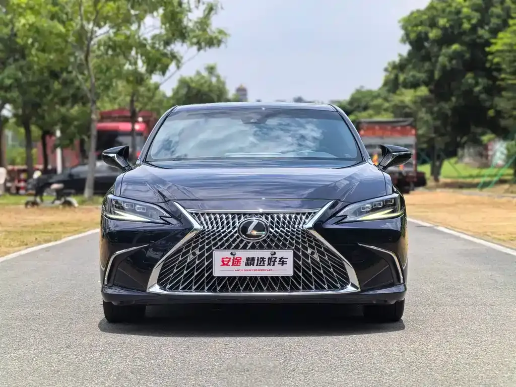 Lexus ES — фото 9