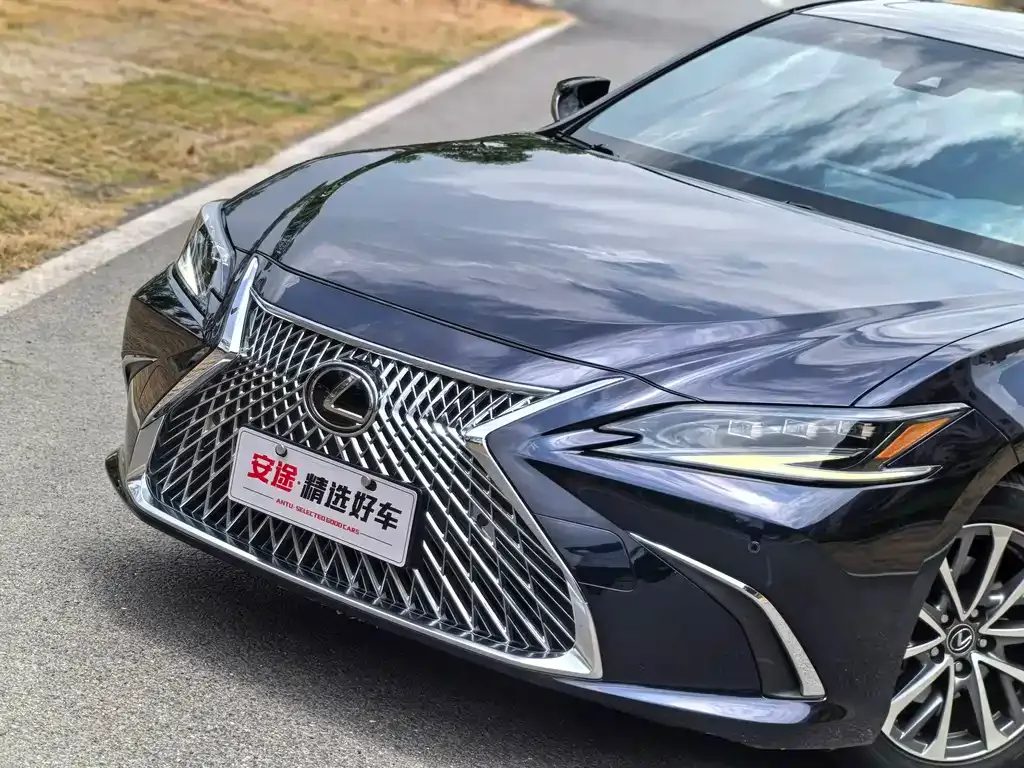 Lexus ES — фото 8