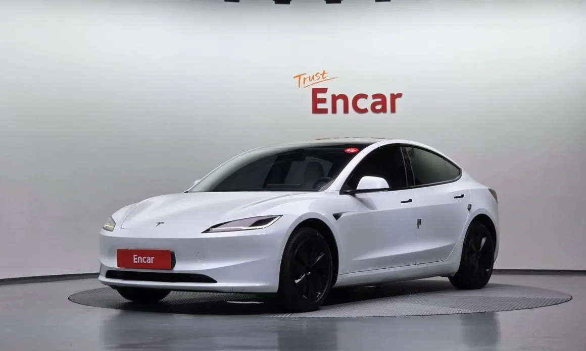 Tesla Model 3 — фото 1