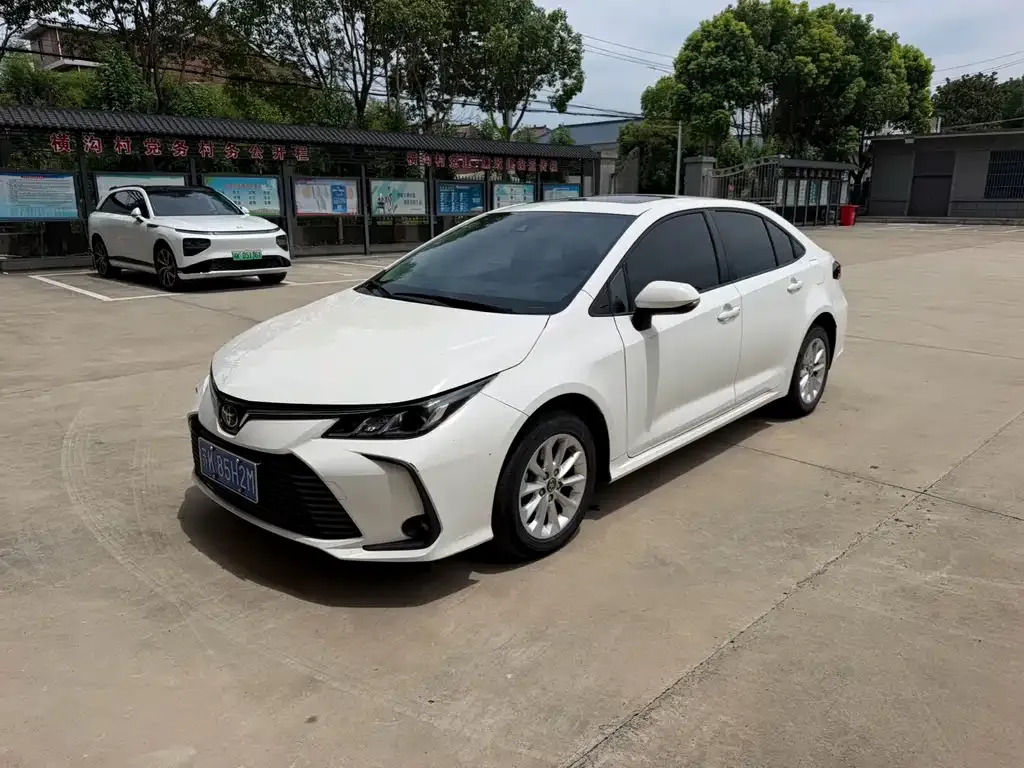 Toyota Corolla — фото 1