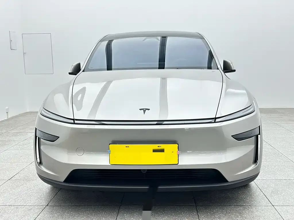 Tesla Model Y L — фото 7