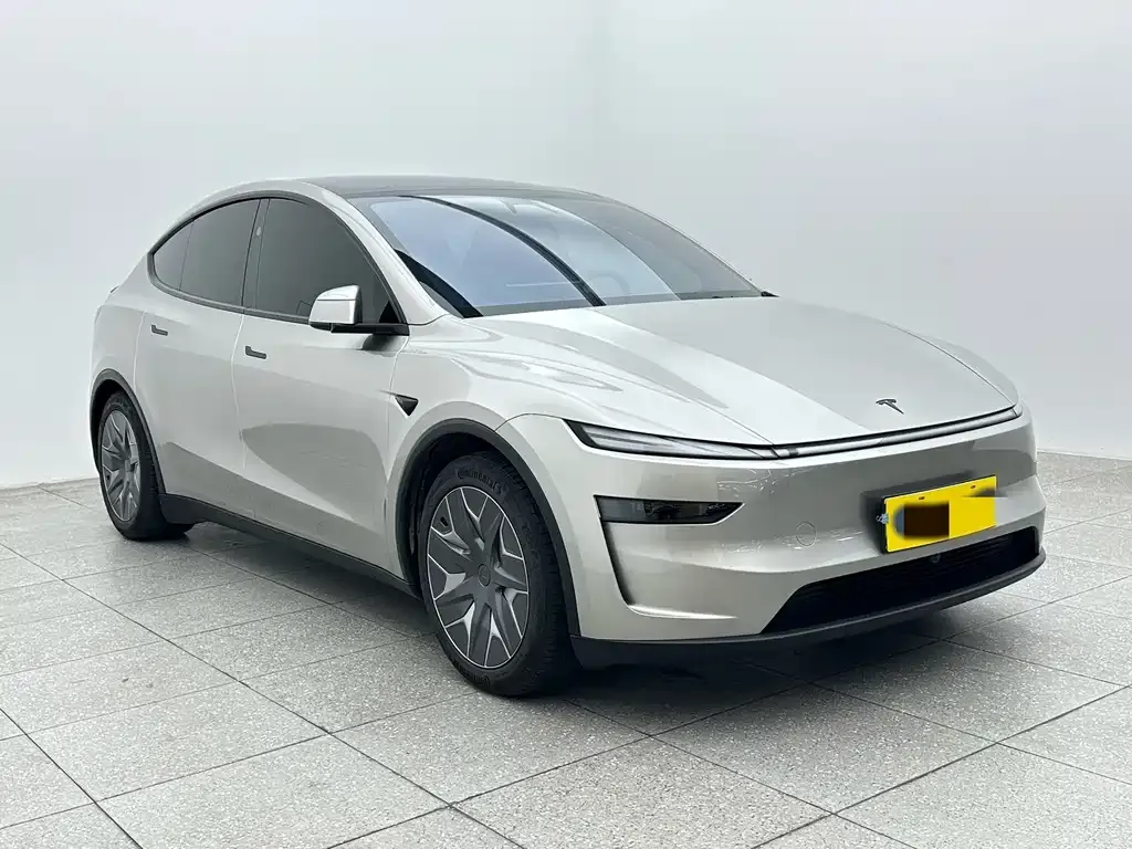 Tesla Model Y L — фото 10