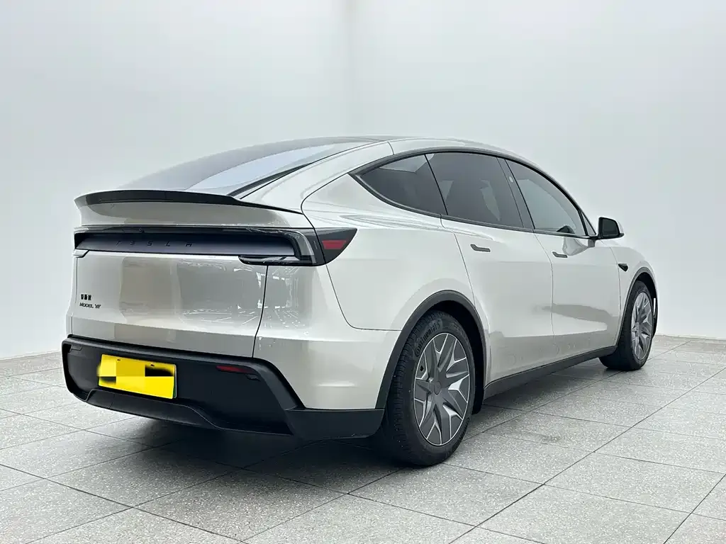 Tesla Model Y L — фото 4