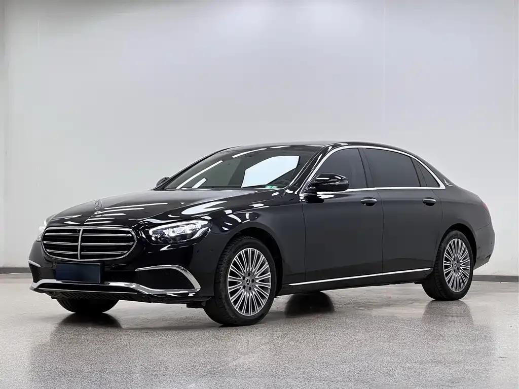 Mercedes-Benz E-Class — фото 1