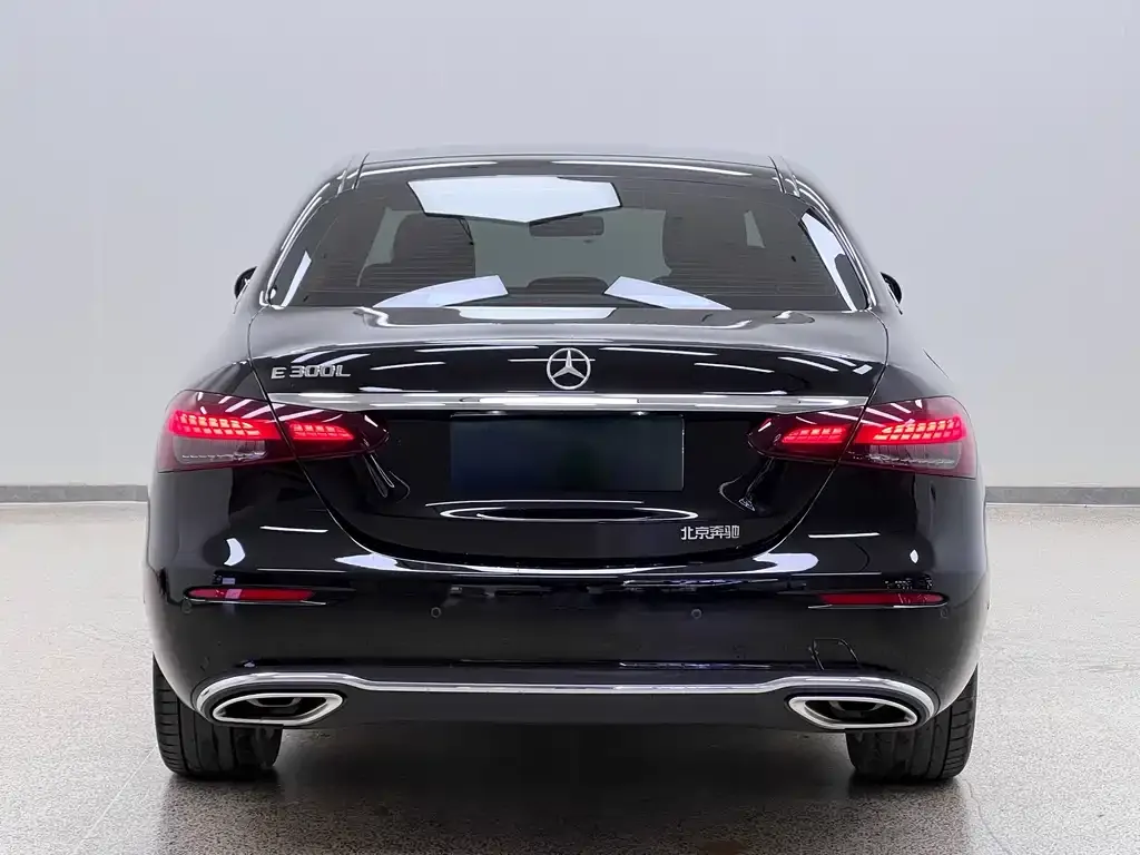 Mercedes-Benz E-Class — фото 7