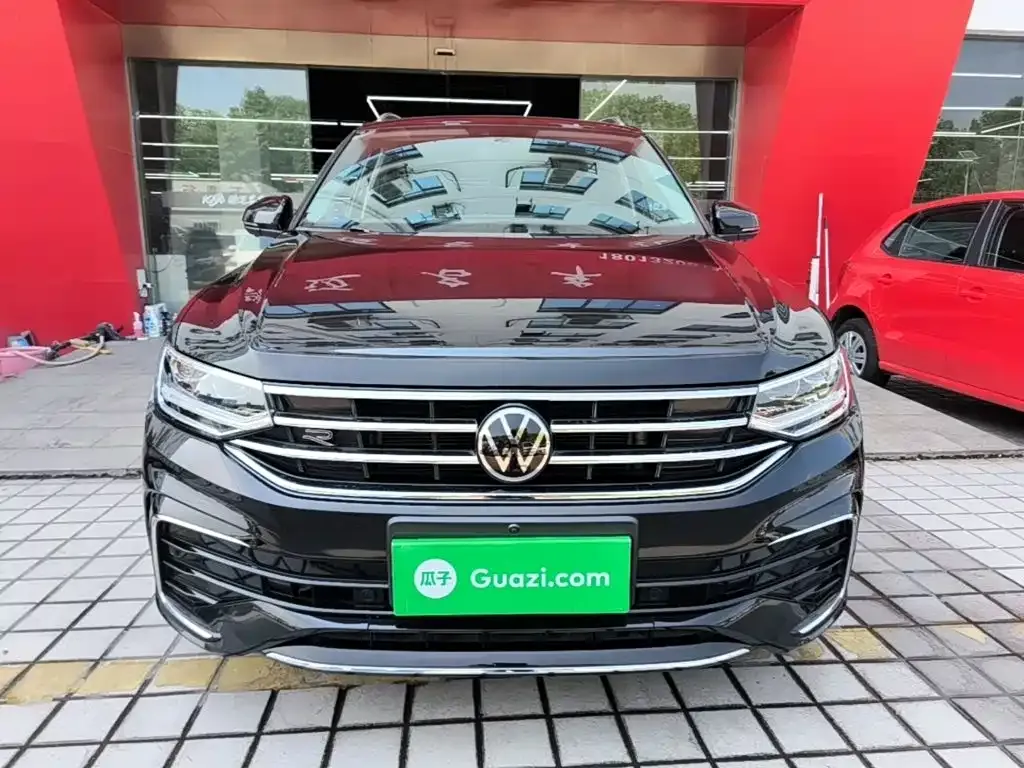 Volkswagen Tiguan L — фото 10