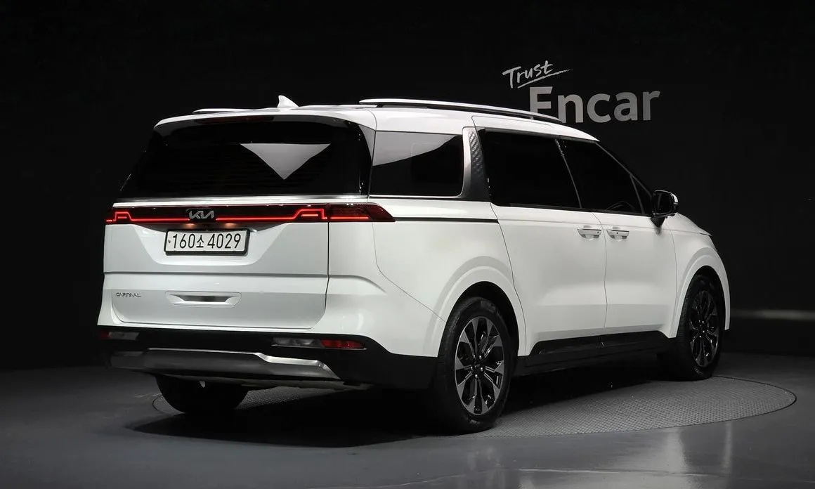Kia Carnival — фото 3