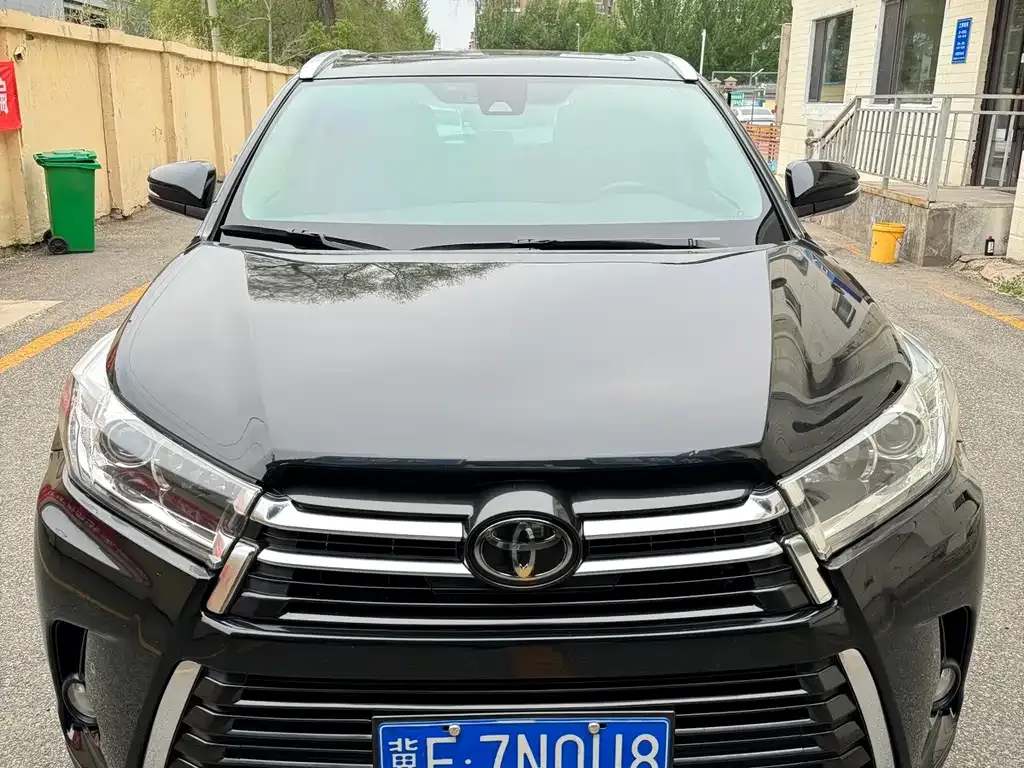 Toyota Highlander — фото 2