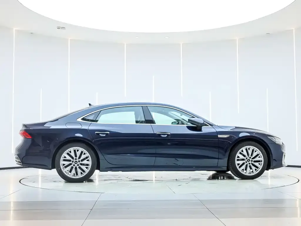 Audi A7L — фото 6