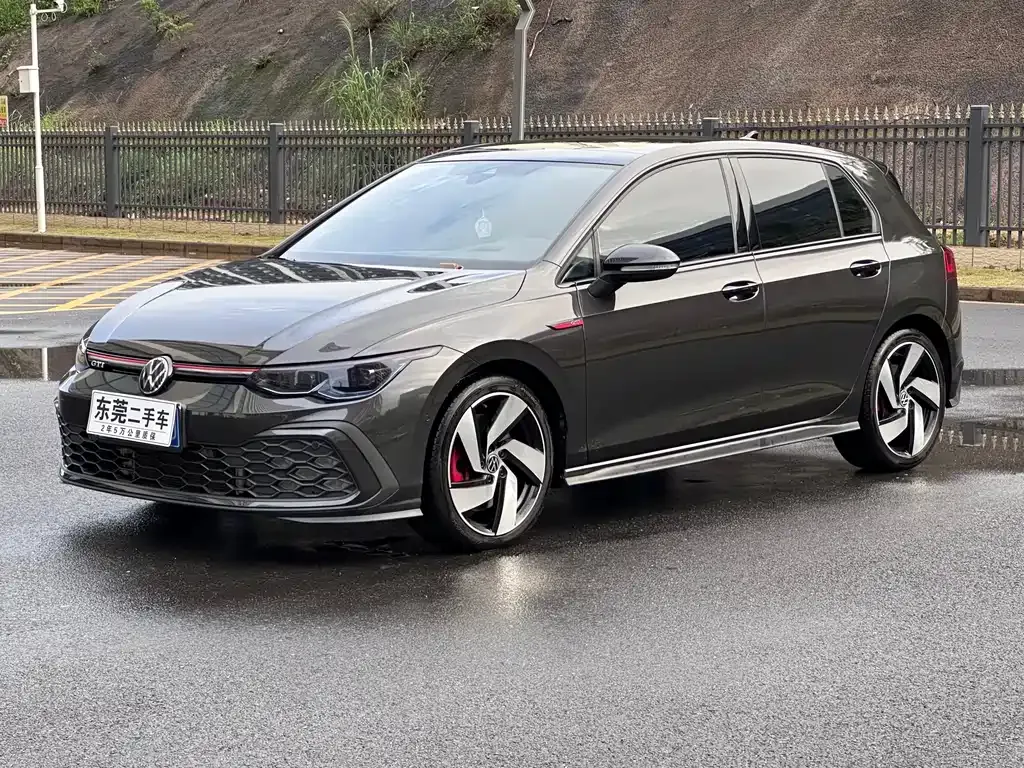 Volkswagen Golf GTI — фото 1