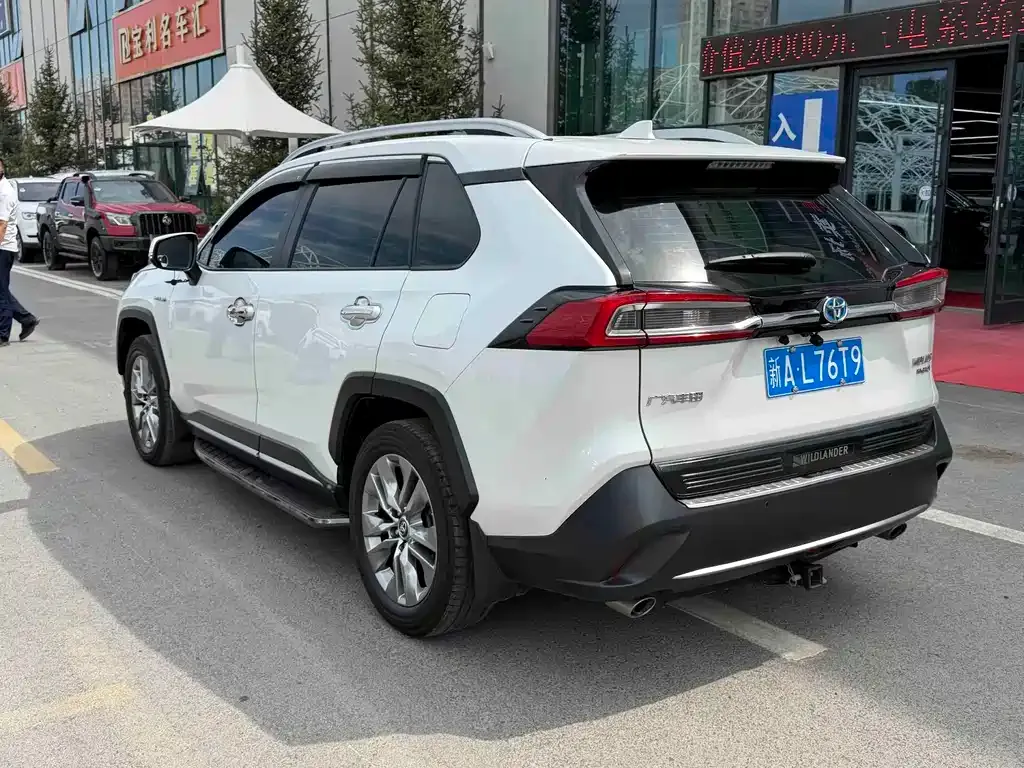 Toyota Wildlander — фото 10