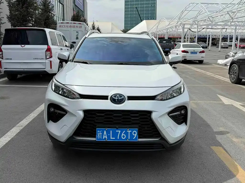 Toyota Wildlander — фото 8