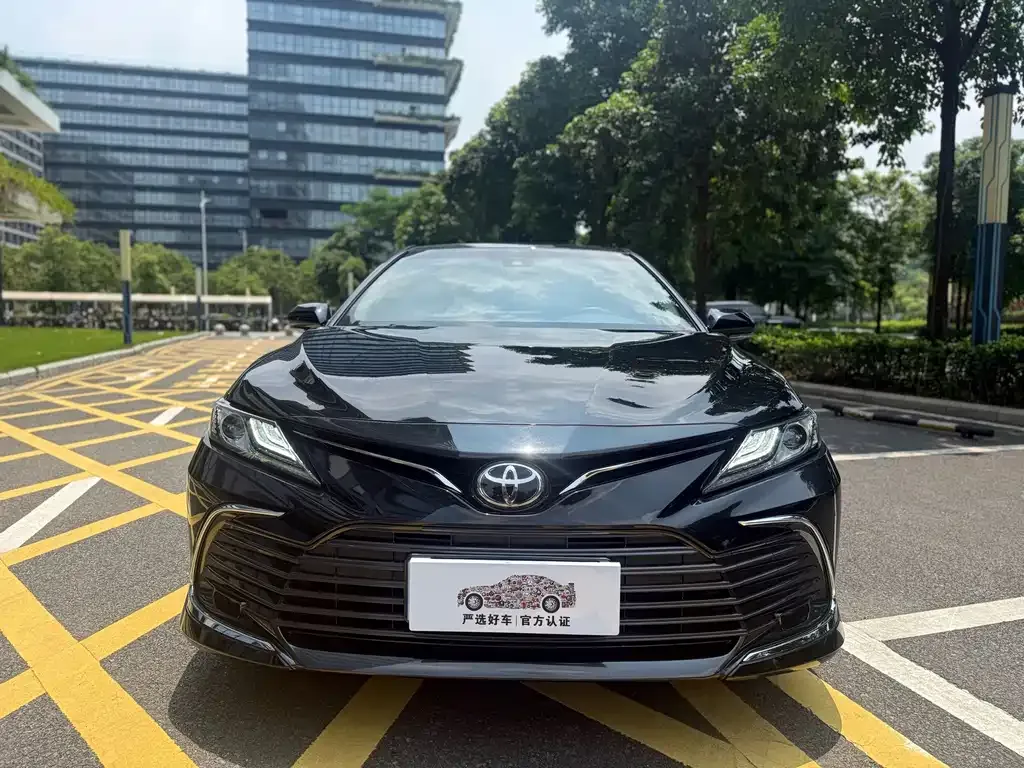 Toyota Camry — фото 5