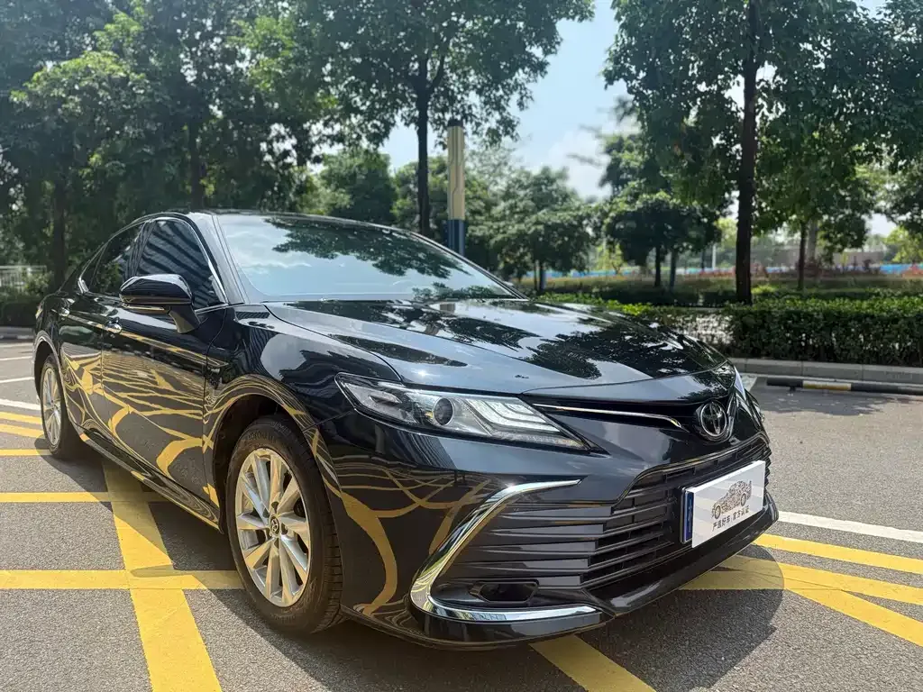 Toyota Camry — фото 10