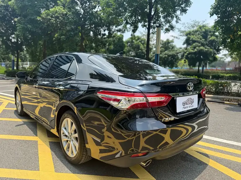 Toyota Camry — фото 9