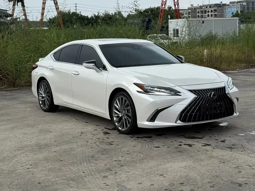Lexus ES — фото 1