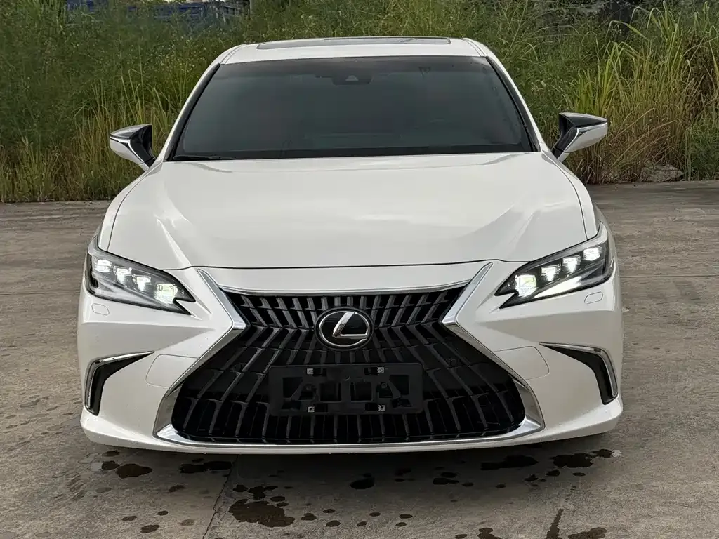 Lexus ES — фото 10