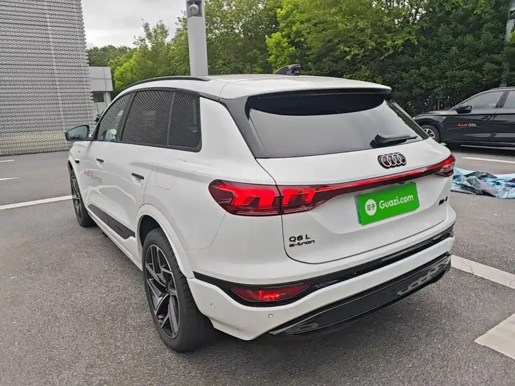 Audi Q6L e-tron — фото 8