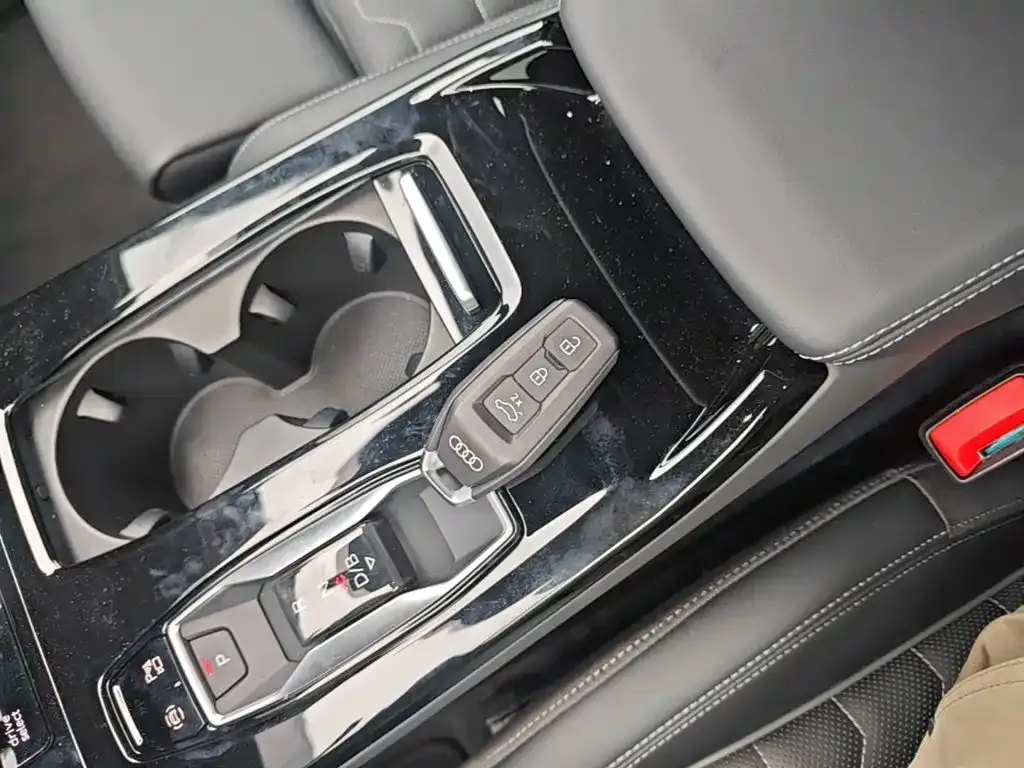 Audi Q6L e-tron — фото 2