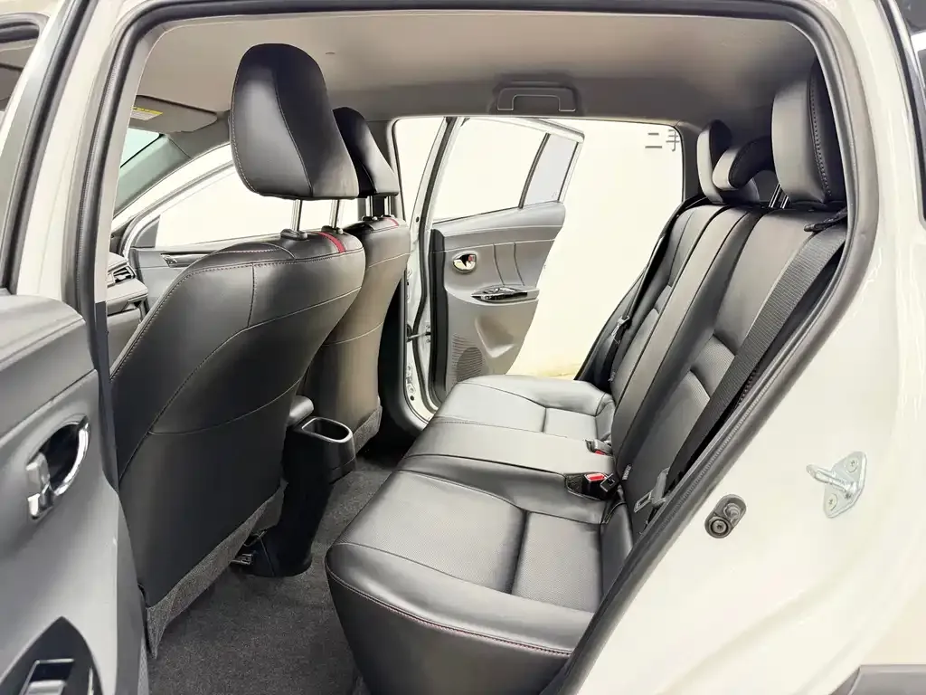 Toyota Yaris L — фото 8