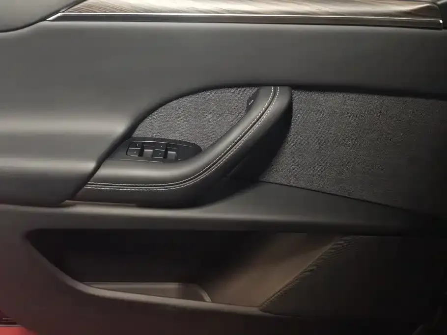 Tesla Model X — фото 3