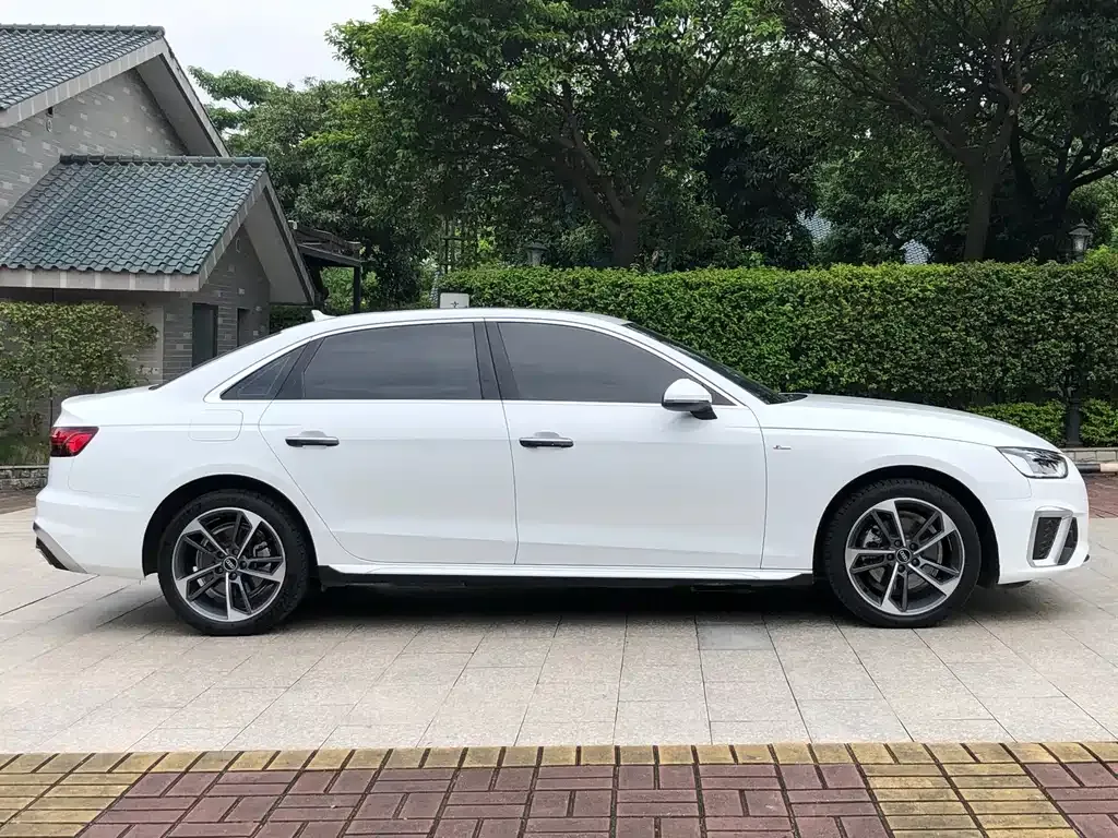 Audi A4L — фото 2
