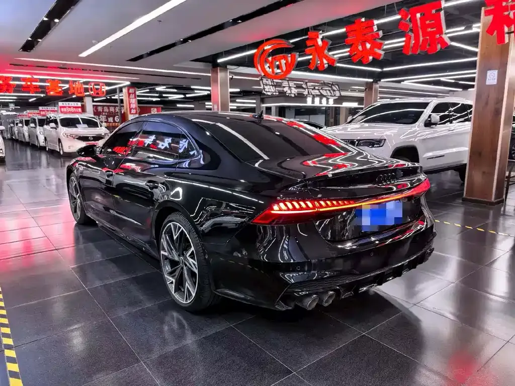 Audi A7L — фото 5