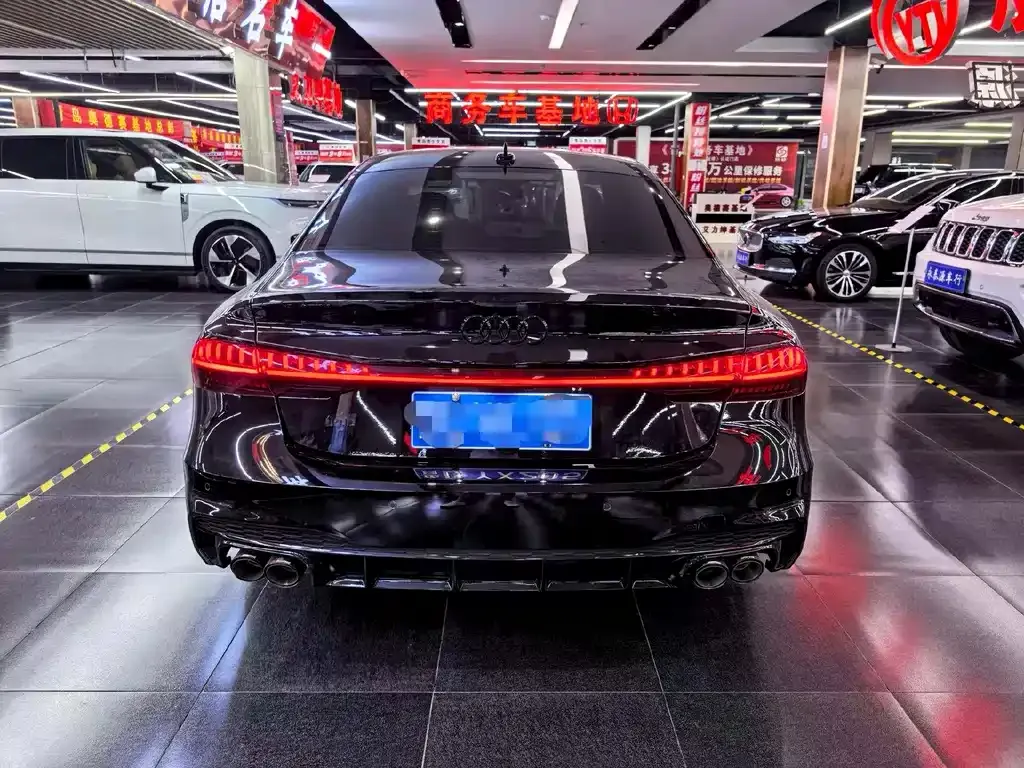 Audi A7L — фото 9