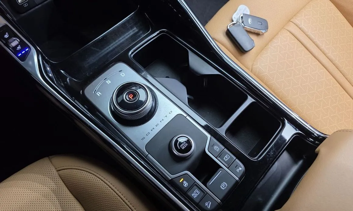 Kia Sorento — фото 8