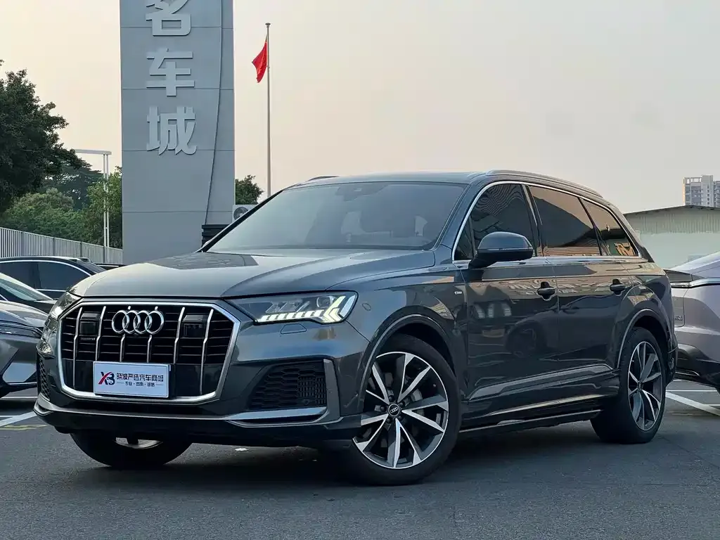 Audi Q7 — фото 1