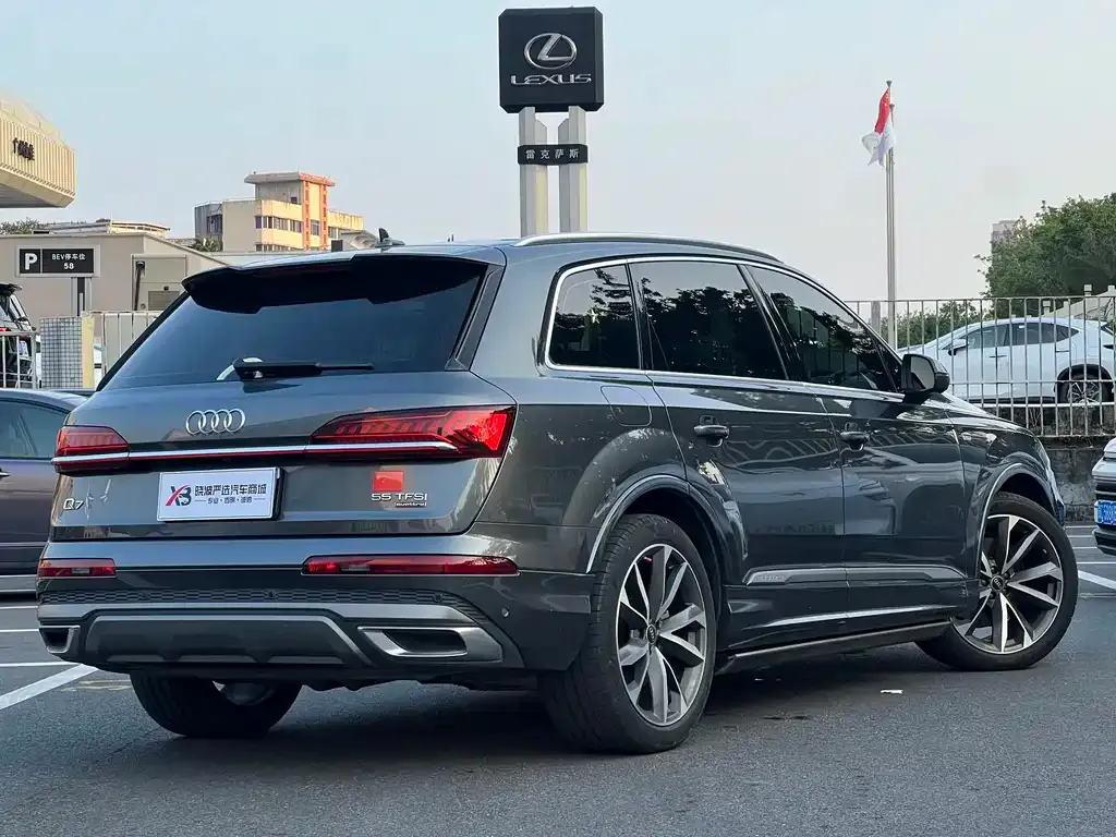 Audi Q7 — фото 8