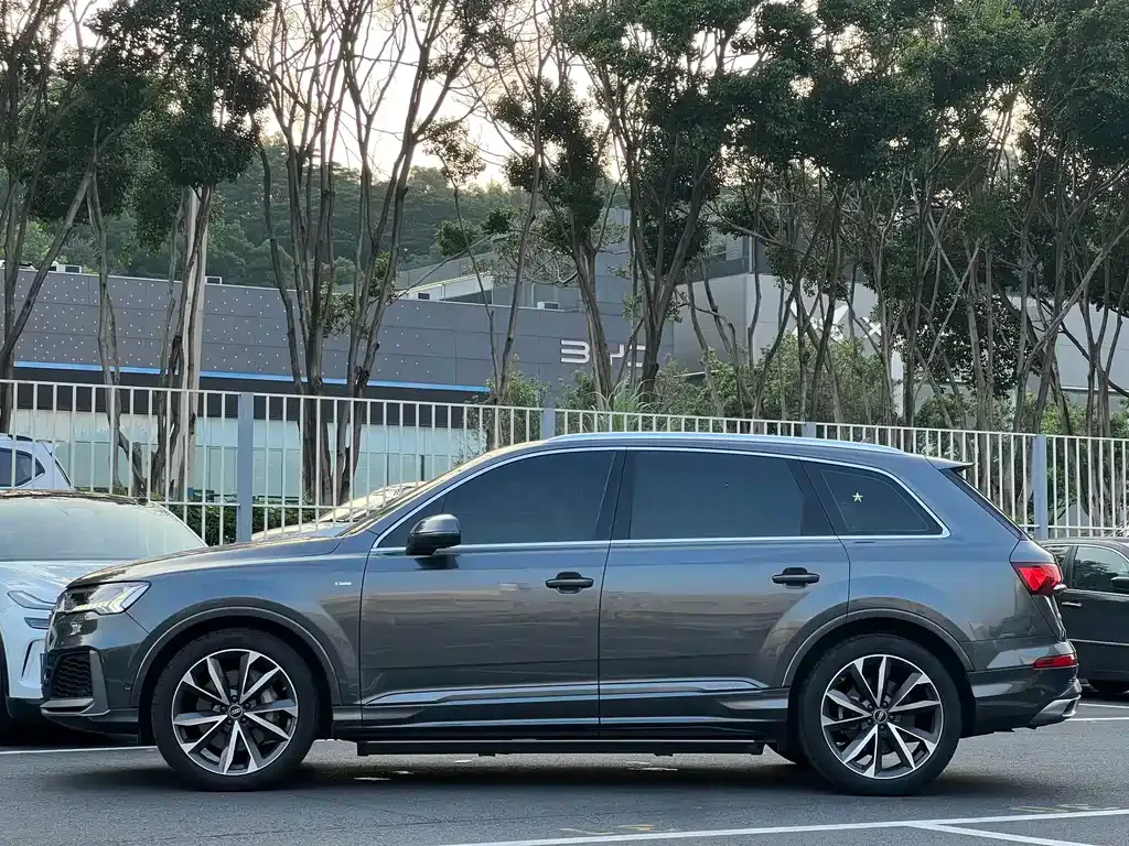 Audi Q7 — фото 9