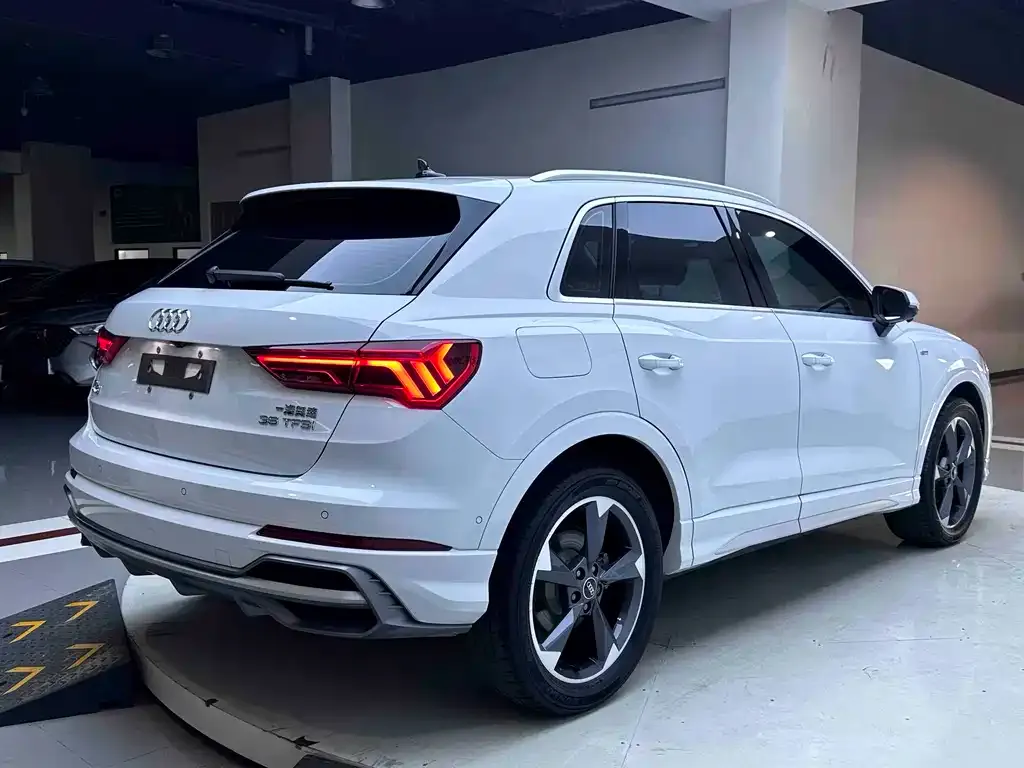 Audi Q3 — фото 8