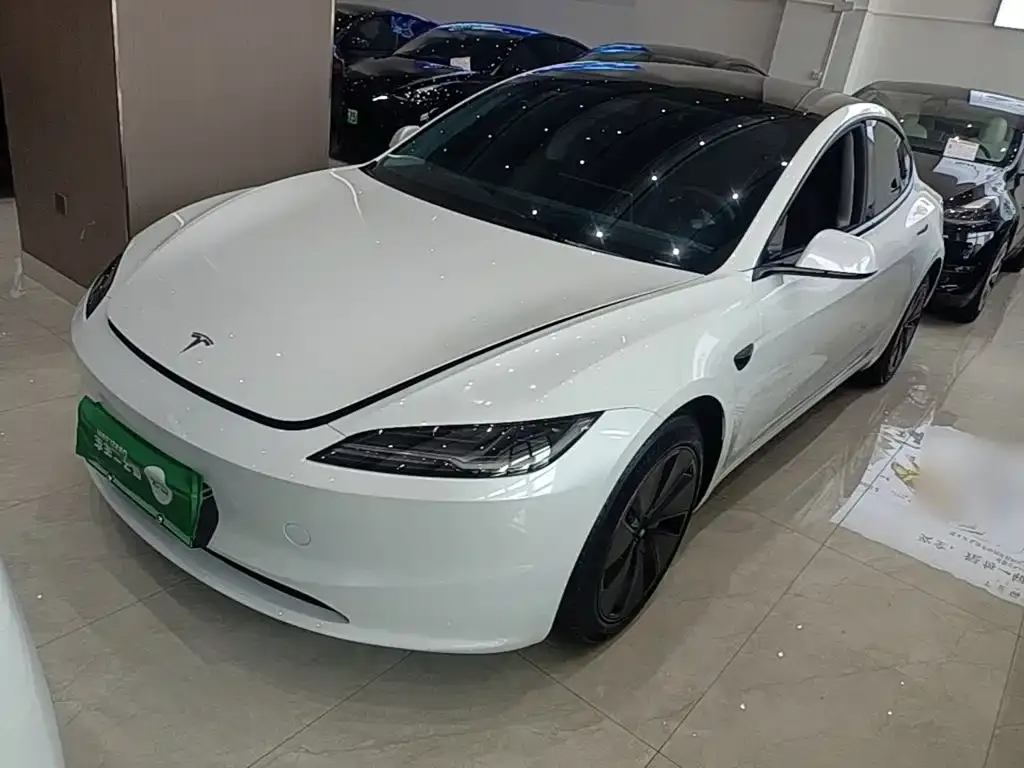 Tesla Model 3 — фото 1