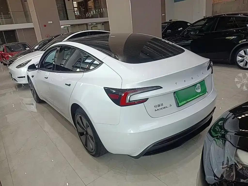 Tesla Model 3 — фото 4