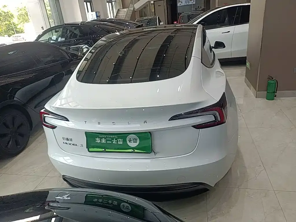 Tesla Model 3 — фото 10