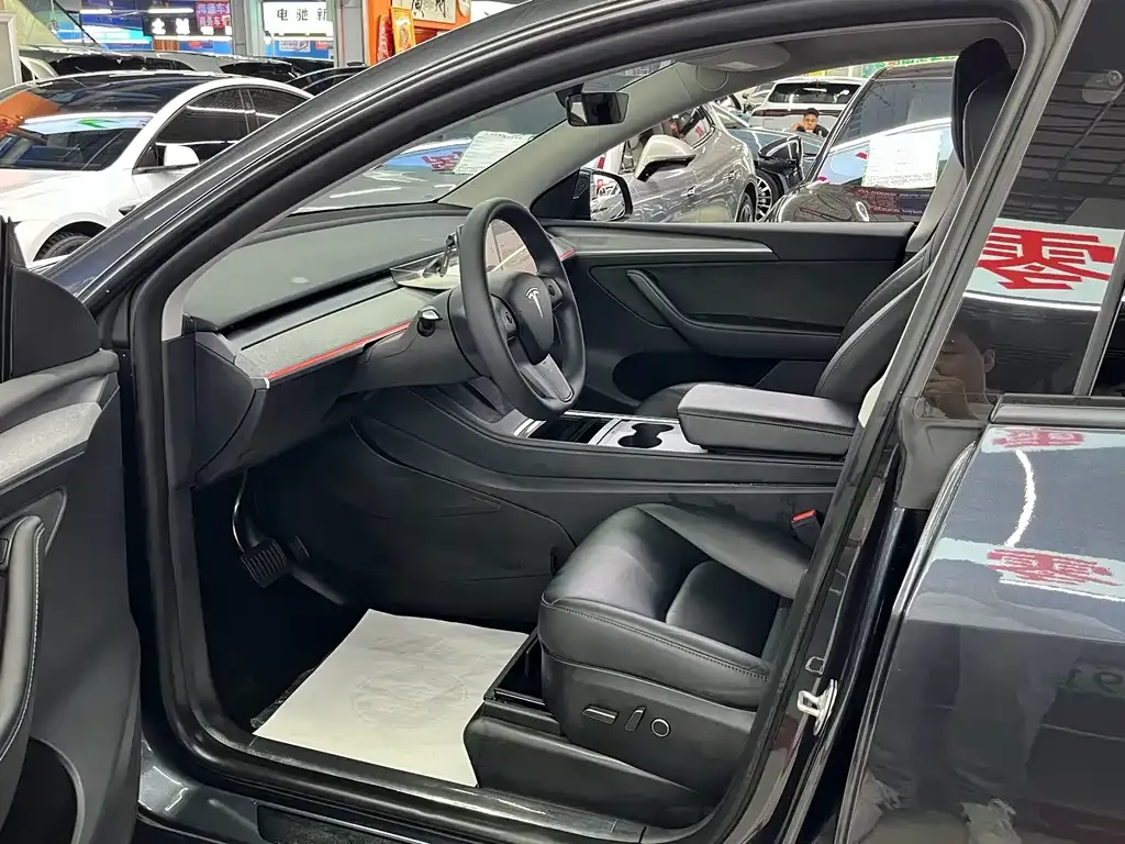Tesla Model Y — фото 6