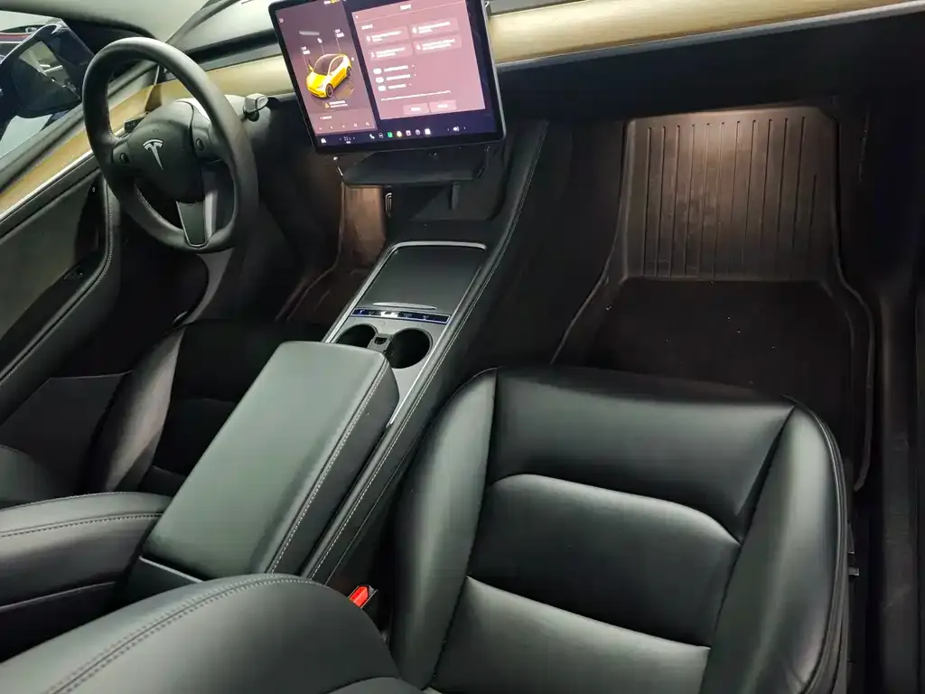 Tesla Model Y — фото 7