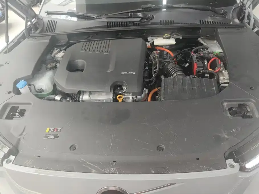 Volvo XC70 Plug-in Hybrid — фото 9