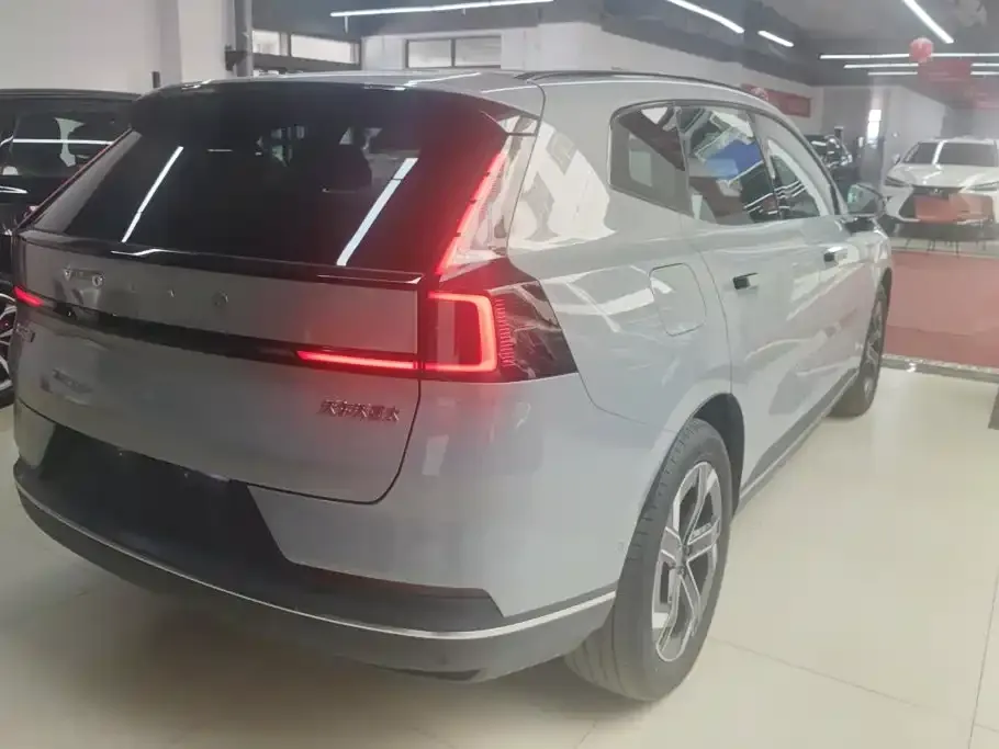 Volvo XC70 Plug-in Hybrid — фото 6